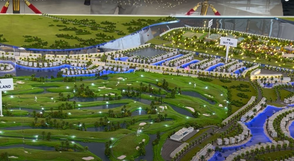 Sa bàn Vinhomes Royal Island được chế tác từ vật liệu cao cấp