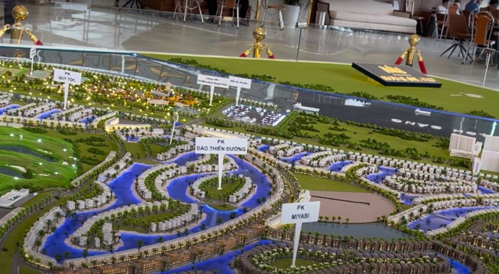 Trình tự tham quan sa bàn Vinhomes Royal Island dành cho khách hàng